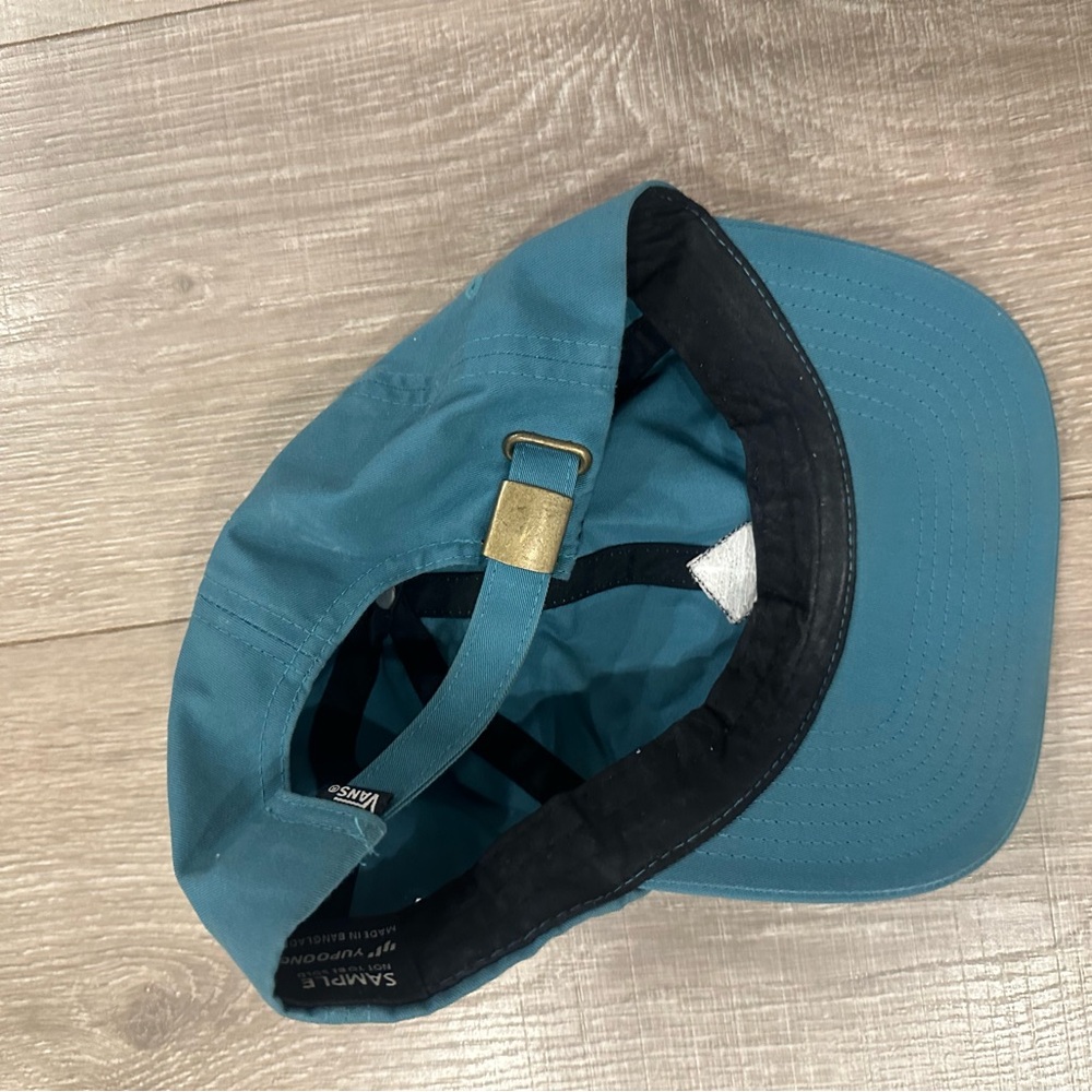 Vans hat - Picture 2 of 2
